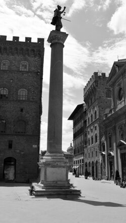 piazza santa trinita